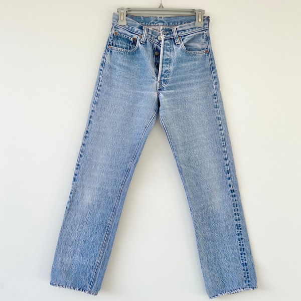 vintage Levi's 501 w26"/25 L29" lisière rouge fabriquée dans les années 80