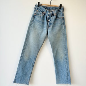 W25 L29 Levis 501 vintage soft worn denim straight leg 501 made in 90s vintage blue 501 vintage Levi’s England