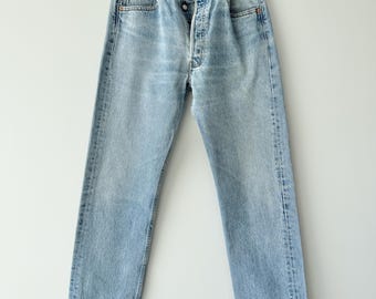 W31 L30 vintage Levis 501 30/31” measured waist medium faded blue 501s amazing fade 90s USA denim