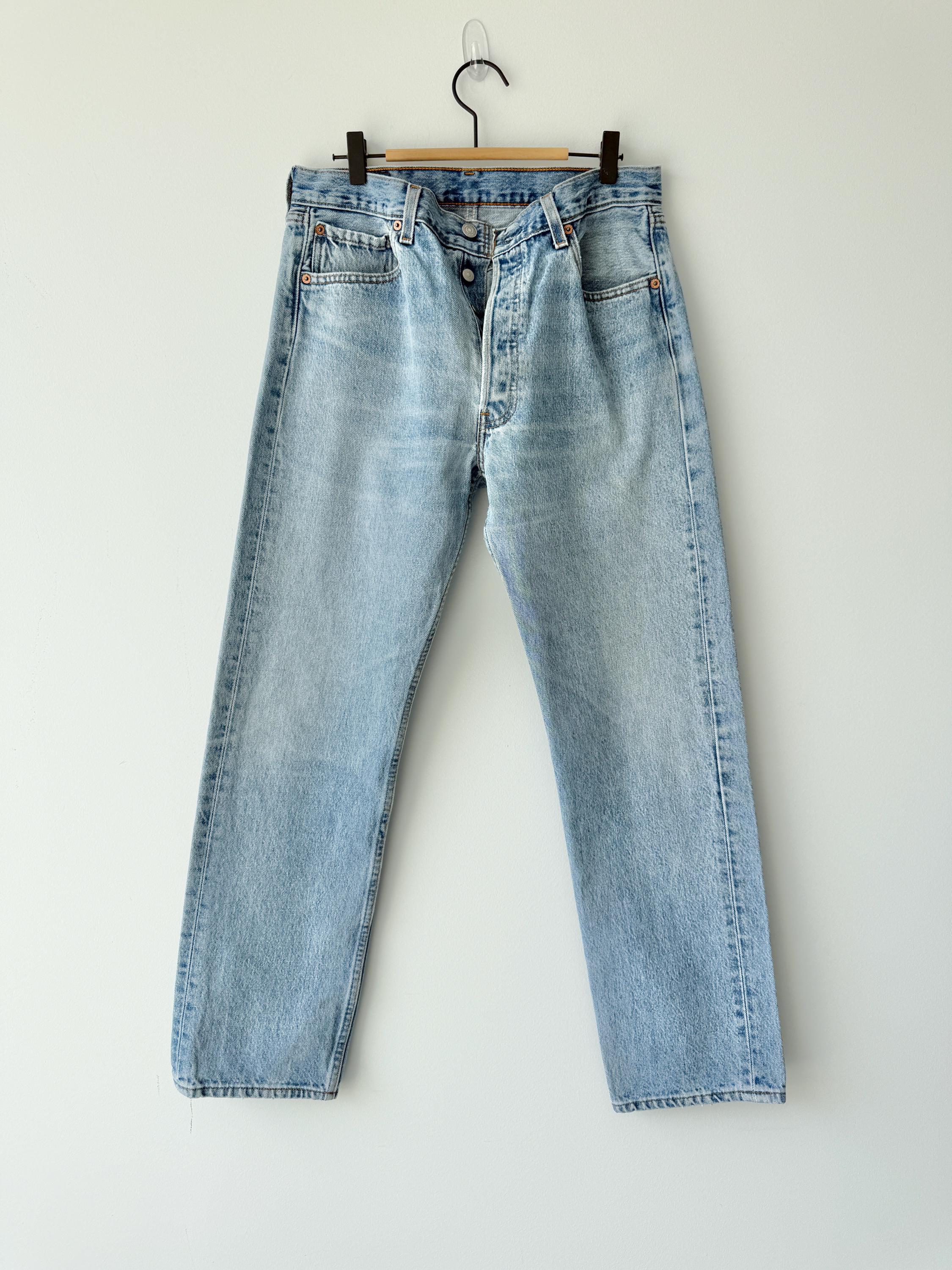 W31 L30 vintage Levis 501 30/31" measured waist medium faded blue 501s amazing fade 90s USA denim
