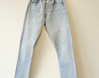 Levis 501 jeans w25 L30 Stonewash light blue Levi’s light blue denim 501 vintage 501 jeans made in USA 90s for women