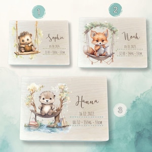 Custom baby memory box made of wood, ideal for newborns, featuring engraved name and space for treasured keepsakes. Beautiful design with cute baby animals hedgehog, fox and otter.