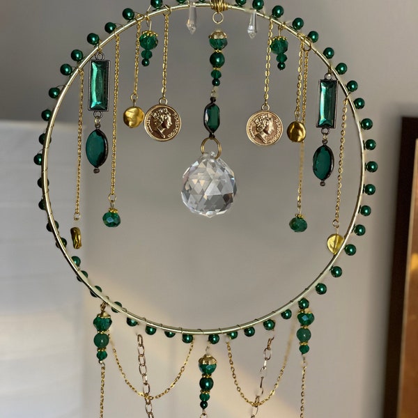 Atrapasueños de cristal esmeralda: decoración para el hogar de inspiración victoriana