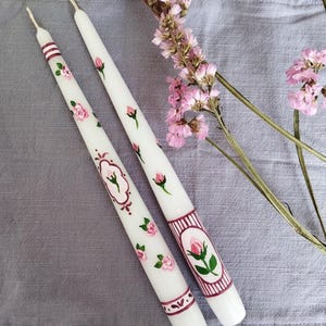 手描きのロマンチックなテーパーキャンドル2個セット|キャンドルにピンクのバラ|ペイントされたテーパーキャンドル|美的|クラシックな装飾|ヴィンテージな装飾