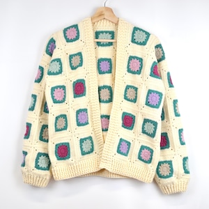 Crochet Granny Cardigan Pattern - Daisy Granny Square Cardigan -Size (S to 3XL) - In English & French- Crochet pattern pdf