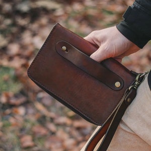 Reißverschluss Leder Geldbörse / Leder Handytasche / Herren Geldbörse mit Riemen / Große Leder-Clutch / Leder Wristlet Brieftasche mit Riemen