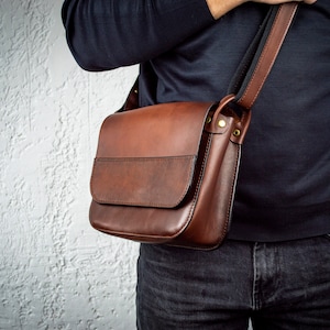 Small crossbody bag, Brown men leather bag, Men leather shoulder bag, Cross body bag, Leather bag, Leather travel bag, Handmade leather bag