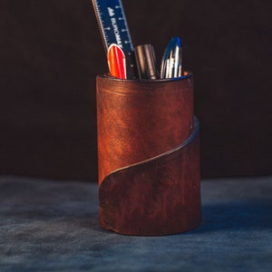 Desk Pencil Case, Leather Pencil Case, Leather Desk Accessory, Leather Pen Holder, Pen Case, Custom Pen Cover, Pencil holder for desk