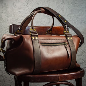 Tasche nach Maß, Vollnarbenleder Sporttasche, Leder-Reisetasche für Männer, Jubiläumsgeschenk für Mann, Leder-Weekender-Tasche