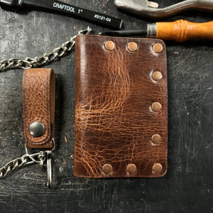 Cartera biker de cuero, Bifold de cuero de búfalo Tan Vintage Glaze, 2 bolsillos, cartera con cadena, cartera de cuero, cartera de hombre hecha a mano, resistente