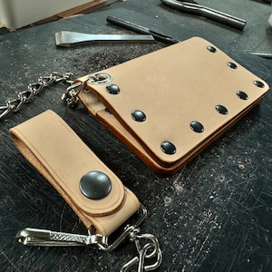 Cartera biker de cuero veg tan natural, bifold de cuero de vaca curtido vegetal, cartera de cuero con cadena, cartera de hombre hecha a mano, personalizada