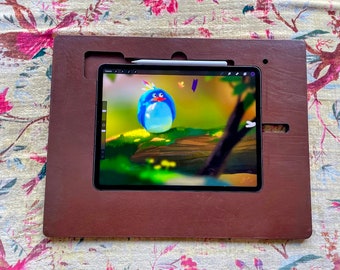 Wooden drawing stand for Apple Ipad Pro in Wood & Leather