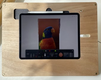 Wooden drawing stand for Apple Ipad