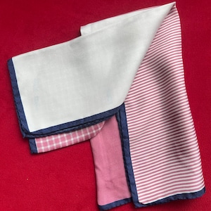 Fazzoletto da taschino - colori primaverili - rosa e bianco con bordo blu navy, 4 fantasie - 100% seta