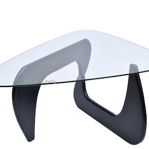 Table basse sculpturale, Table basse en verre, Table basse design Noguchi, Table basse Noguchi avec plateau en verre triangulaire, Table de centre de table, Décoration de maison