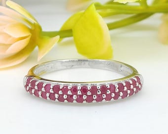 Bague en rubis naturel avec pierres précieuses 925, bijoux en argent sterling, pierres précieuses rondes, pierre de naissance de juillet, bague empilable, bijoux minimalistes en rubis, cadeau de fiançailles