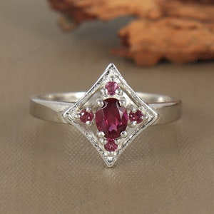 Rhodolite Garnet Ring-925 Sterling Silver Ring-Garnet Kite Ring-Oval Cut Gemstone Ring-January Birthstone Ring-Anniversary Gift Her