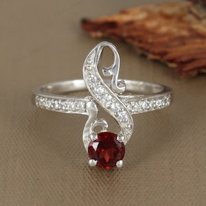Natural Garnet Round Cut Gemstone Ring, 925 Sterling Silver Ring, Garnet Designer Ring, Handmade Ring, January Birthstone Ring, Gift for Her