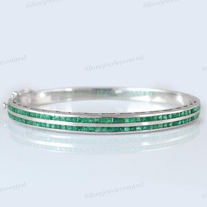 Smaragd-Armreif aus Sterlingsilber mit quadratisch geschliffenem Stein – Geschenk zum Geburtsstein Mai
