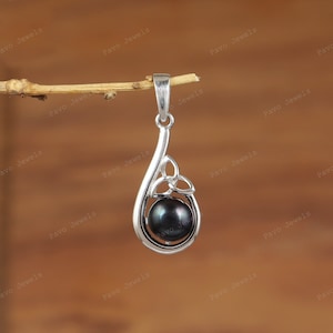 Zwarte parelhanger-925 sterlingzilveren sieraden-designer edelsteenhanger-juni geboortesteen-ronde parel-minimalistische sieraden-jubileumcadeau