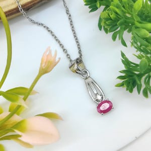 Natuurlijke robijn hanger-ovale edelsteen-juli geboortesteen-925 sterlingzilveren sieraden-minimalistische robijn sieraden-dameshanger-cadeau voor bruiloft