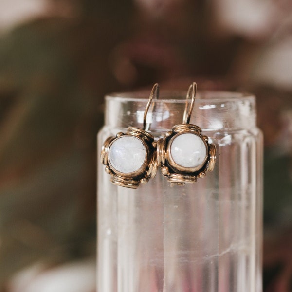 Genuine Moonstone Gemstone. Sterling silver earrings. Gold vermeil. Inspired in jewel from The Renaissance. Antique Style. Vintage Jewelry