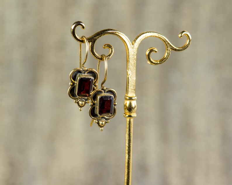 Genuine Garnet Gemstone. Sterling silver earrings. Gold vermeil. Inspired in jewel from The Renaissance. Antique Style. Vintage Jewelry image 3