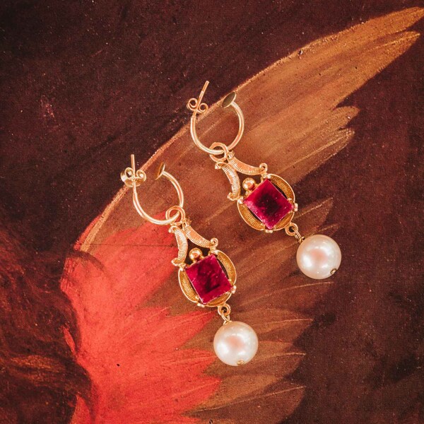 Catherine De Medici Button Earring main image 0