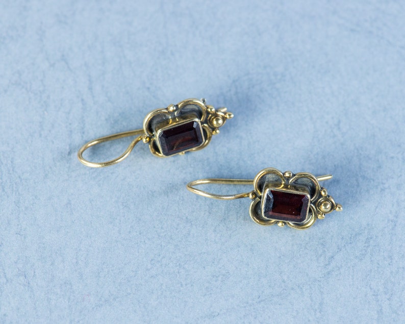 Genuine Garnet Gemstone. Sterling silver earrings. Gold vermeil. Inspired in jewel from The Renaissance. Antique Style. Vintage Jewelry image 2