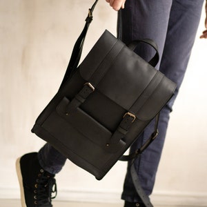 ブラックレザーバックパック：ユニセックスノートパソコンバッグ、毎日持ち運べる