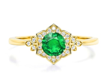 Vintage Style Emerald Engagement Ring | Diamond Halo, Yellow Gold
