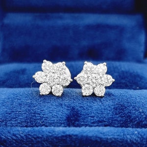 Pendientes de diamantes impecables: joyas florales para bodas en oro de 14 quilates