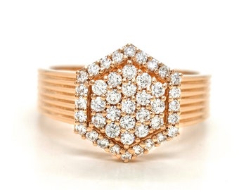 Hallmarked Gold Men&#39;s Diamond Ring: Round Brilliant Cut, VVS Clarity