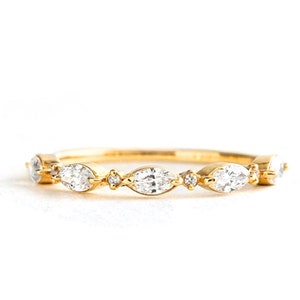 Marquise Diamond Ring / Alternating Marquise Round Diamond Ring in 14k Gold / Shared Prong Wedding Band  / Half Eternity Band