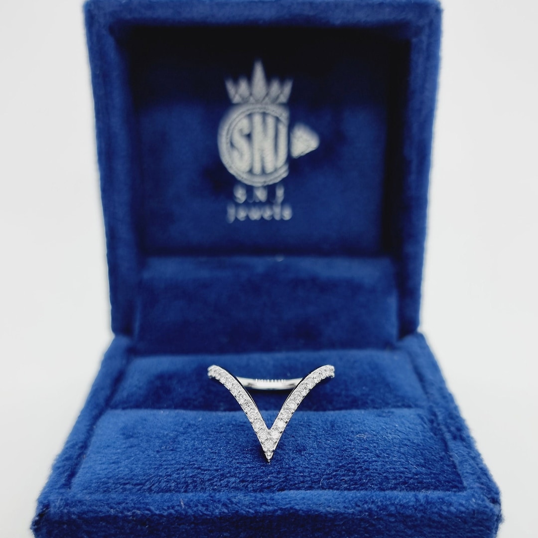 Flawless Diamond Thumb Ring / Hallmarked Diamond Ring / Curve Diamond