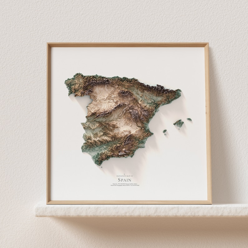 Pode incluir: Um mapa ilustrado da Espanha emoldurado com um design topogr&aacute;fico 3D. O mapa &eacute; impresso em papel branco e tem uma moldura de madeira castanho.