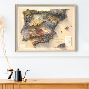 Puede incluir: Un mapa vintage de Espa&ntilde;a que muestra las formaciones geol&oacute;gicas del pa&iacute;s. El mapa est&aacute; enmarcado en oro y tiene una clave detallada con diferentes colores que representan diferentes formaciones geol&oacute;gicas.
