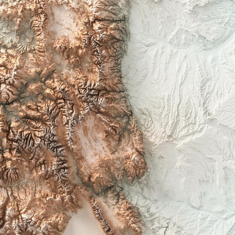 K&ouml;nnte beinhalten: Eine detaillierte 3D-Topografische Karte, die eine Bergregion zeigt. Die Karte verwendet verschiedene Braun-, Beige- und Wei&szlig;t&ouml;ne, um unterschiedliche H&ouml;hen und Gel&auml;ndeformen darzustellen. Das Bild zeigt die zerkl&uuml;ftete Landschaft mit ihren komplexen Details.