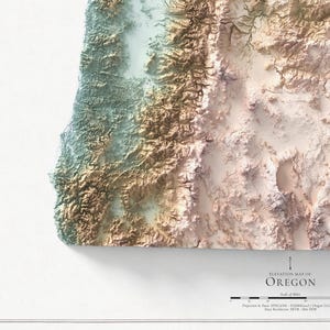 Puede incluir: Un mapa de elevaci&oacute;n detallado de Oreg&oacute;n, con una representaci&oacute;n topogr&aacute;fica en 3D. El mapa utiliza una paleta de colores beige, verde y azul para representar el variado terreno del estado. El t&iacute;tulo "ELEVATION MAP OF OREGON" se muestra en la parte inferior, junto con una escala.