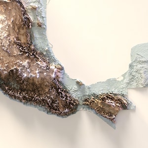 Explore the details and bring the beauty of Mexico’s topography.  Perfect for geography enthusiasts, map collectors, or anyone who appreciates fine craftsmanship.