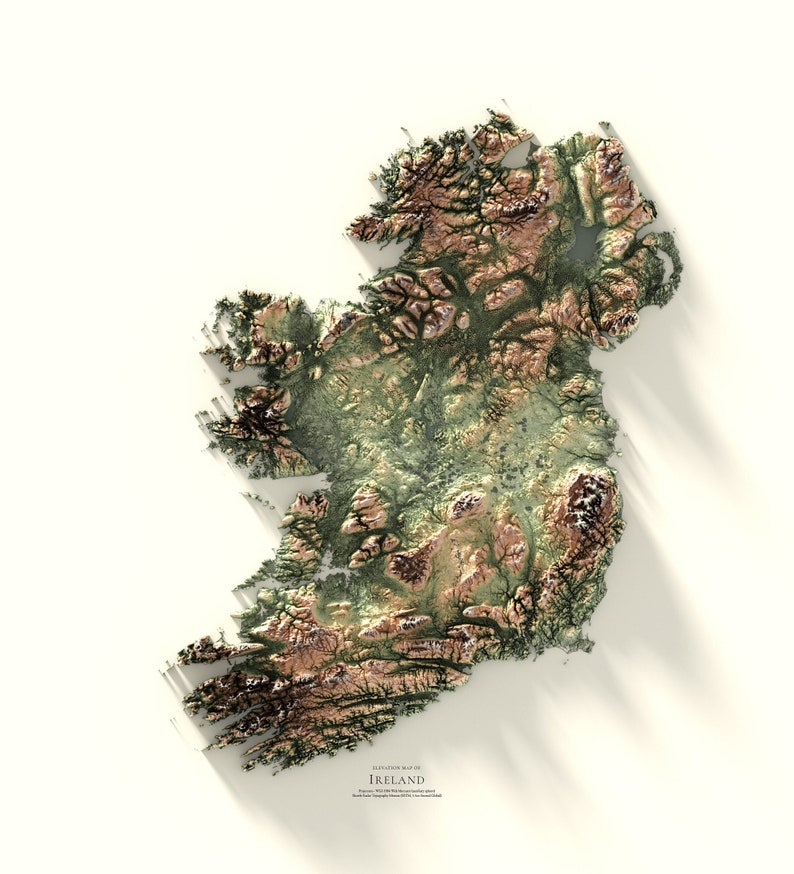 Pu&ograve; includere: Una mappa topografica 3D dell'Irlanda su sfondo bianco. La mappa mostra l'altitudine del terreno con diverse tonalit&agrave; di verde e marrone. Il testo "ELEVATION MAP OF IRELAND" &egrave; in basso sulla mappa.