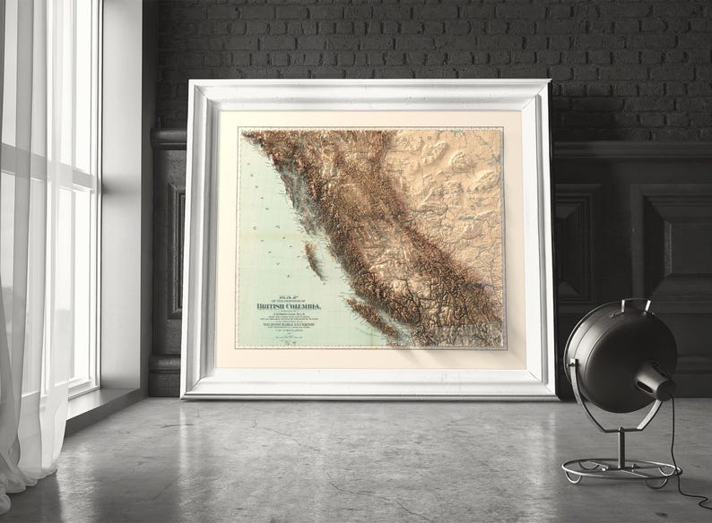 Puede incluir: Un mapa vintage de la costa del Pac&iacute;fico de California, impreso en tonos marrones y verdes, enmarcado en un marco blanco.