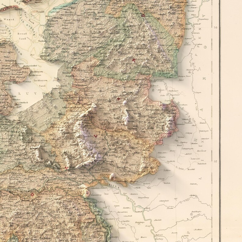Pode incluir: Um mapa vintage de uma regi&atilde;o montanhosa com topografia e caracter&iacute;sticas geogr&aacute;ficas detalhadas. O mapa &eacute; impresso em tons de marrom, verde e bege, com pontos vermelhos marcando pontos de interesse. O mapa inclui r&oacute;tulos de texto para v&aacute;rios locais e caracter&iacute;sticas.