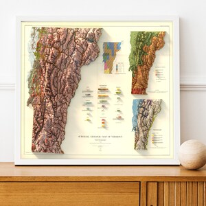 K&ouml;nnte beinhalten: Eine antike geologische Karte von Vermont, die das Gel&auml;nde des Bundesstaates und die geologischen Formationen in einer detaillierten, farbenfrohen Illustration zeigt. Die Karte ist in Abschnitte unterteilt, die jeweils eine andere geologische Periode repr&auml;sentieren. Die Karte tr&auml;gt den Titel "SURFICIAL GEOLOGIC MAP OF VERMONT".