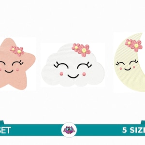 Puede incluir: Un conjunto de tres diseños de bordado que representan una estrella rosa, una nube blanca y una luna creciente amarilla. Cada diseño tiene una cara sonriente y flores rosas.
