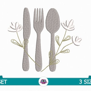 Pode incluir: Um conjunto de três desenhos de bordado cinzentos de uma faca, um garfo e uma colher com flores brancas e caules verdes.