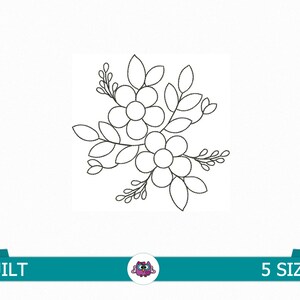 Pode incluir: Desenho de bordado de arte de linha em preto e branco de um buquê de flores com cinco flores e folhas. O design é perfeito para projetos de acolchoado e artesanato.