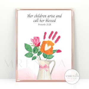 Ses enfants se lèvent et l'appellent bénie Art de l'empreinte de main, artisanat d'empreintes de main de fleurs, artisanat pour bébés et tout-petits, joyeuse fête des mères