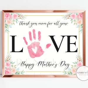 AIMEZ la fête des mères, carte de fête des mères heureuse pour les enfants, art de l'empreinte de main fleur rose, artisanat pour bébé en bas âge, cadeau pour une mère, activité de bricolage pour enfant d'âge préscolaire