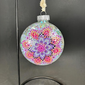Handbemaltes Glas-Mandala-Ornament mit irisierendem Glitzer 11x10x5 cm